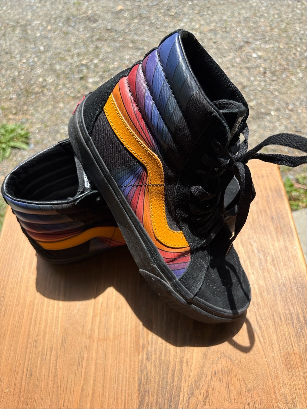 Vans High-Top Sneakers with Rainbow Wave Accent - Black & Multicolor